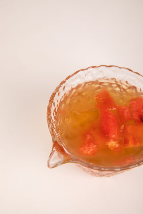 夏日清涼之選 白底西瓜冰粉，美食攝影的藝術與快感